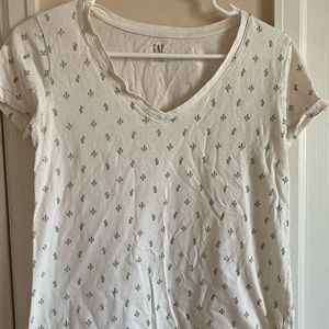 Gap t-shirt